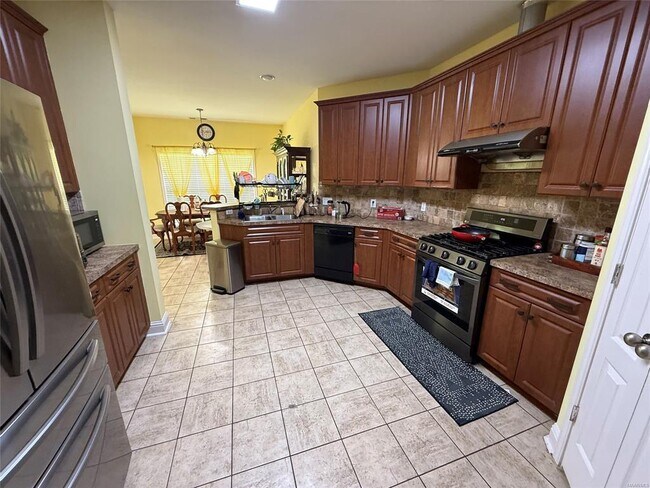 Building Photo - 9832 Helmsley Cir