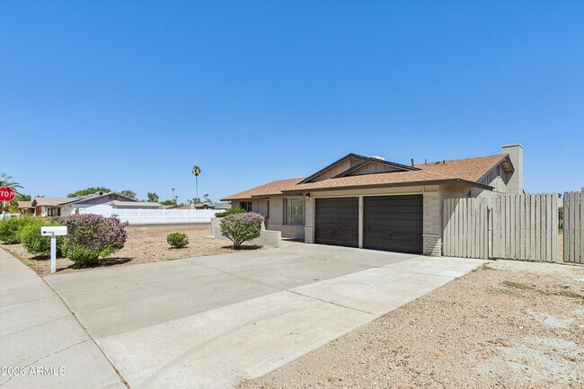 Building Photo - 3020 W Hartford Dr