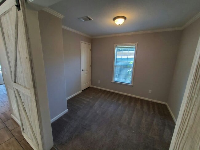 Building Photo - 6421 Brandywine Dr N