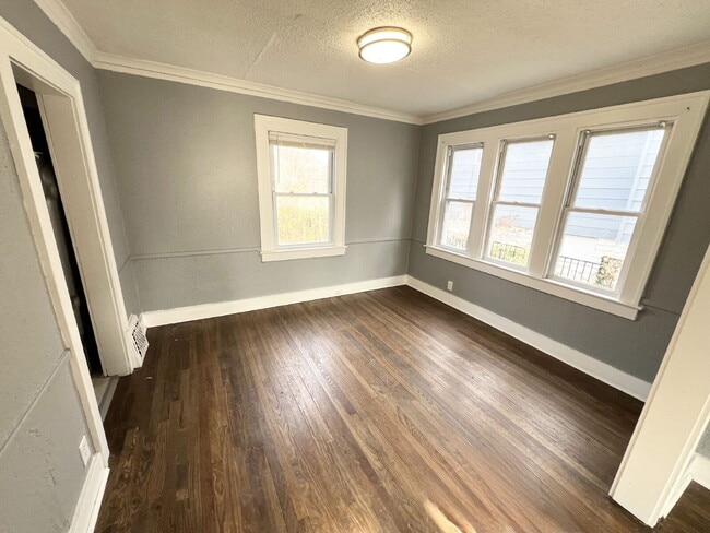 Building Photo - Beautiful 3 Bedroom , 2-Bath Home In Kansas City