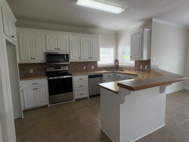 Building Photo - For Rent in Brandon School District!
