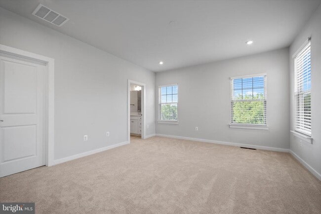 Building Photo - 1051 Venifena Terrace SE