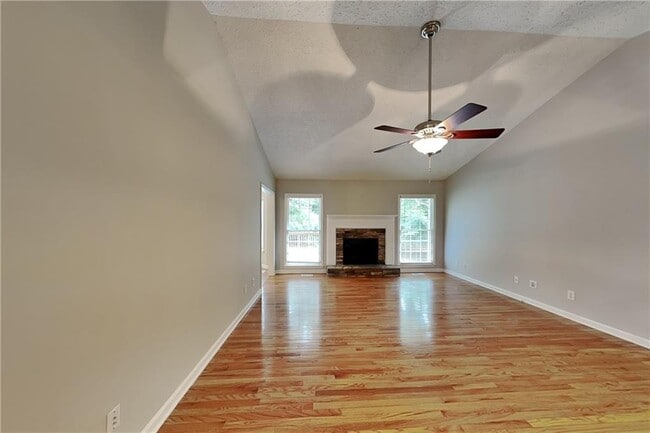 Building Photo - 501 Brooksdale Dr