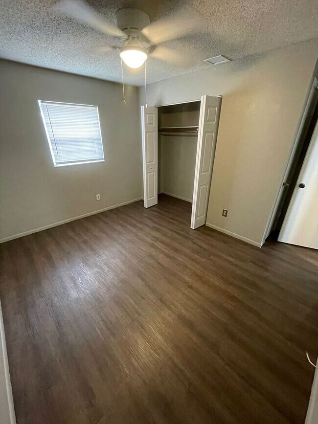 Building Photo - Nekoma Ave