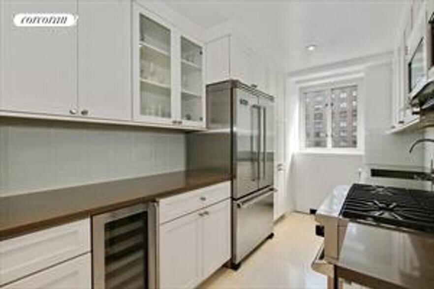 Building Photo - 200 E 66th St