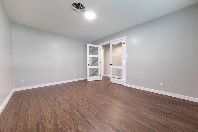 Building Photo - 11603 Oak Trail