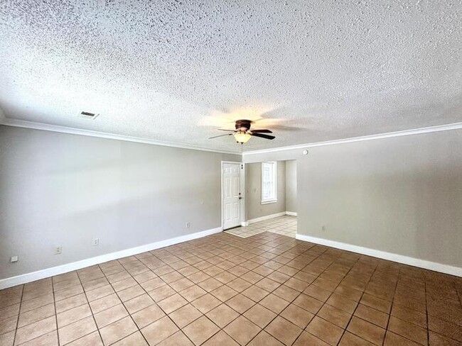 Building Photo - 3582 Kensett Dr