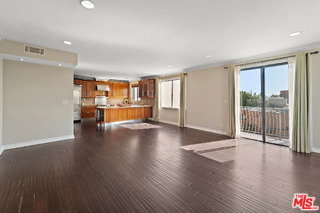 Building Photo - 152 S Oakhurst Dr