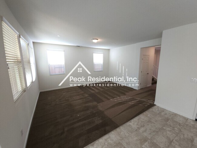 Building Photo - Newer North Natomas 3bd/2.5ba House with Loft & 2 Car Garage