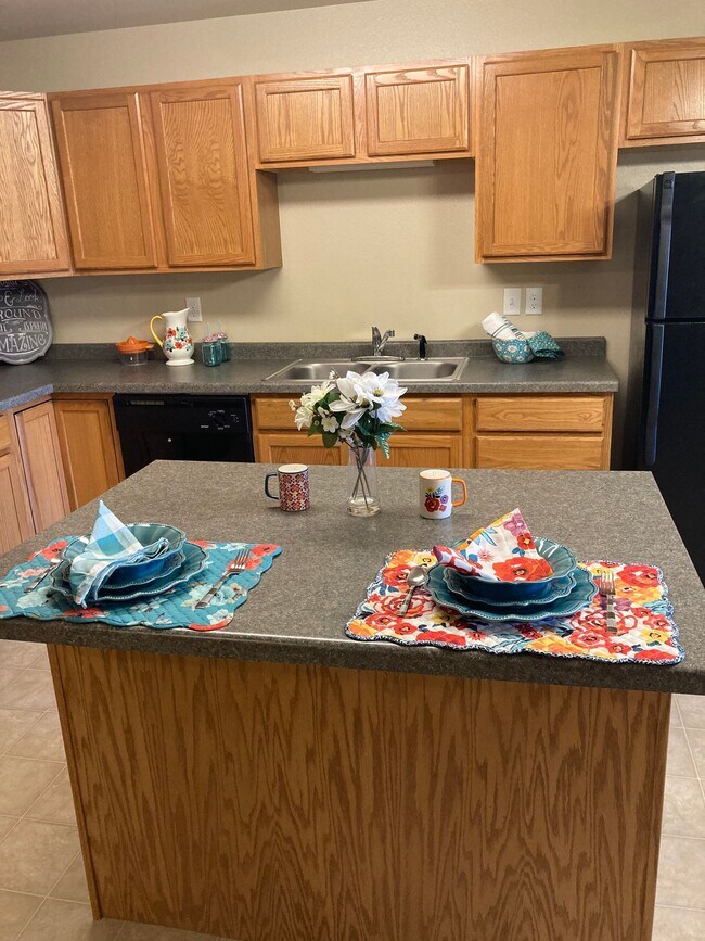 Building Photo - Beat the Spring Rush! Get Your 2 Bedrrom Apartment Secure for April!