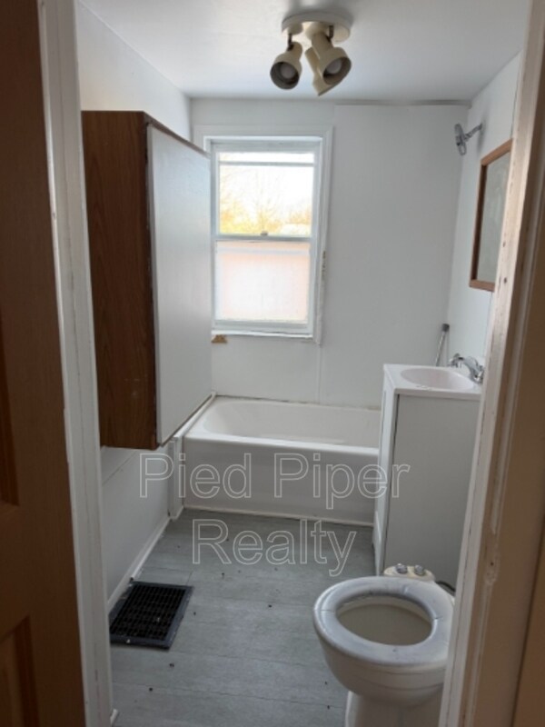 Building Photo - 601 N Winnebago Ave