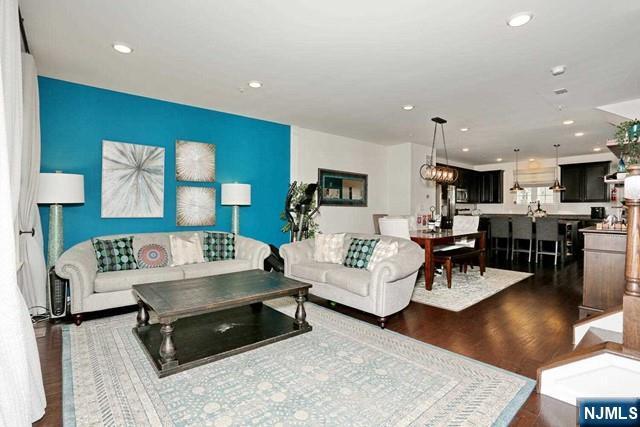 Building Photo - 4-12-30 30th St