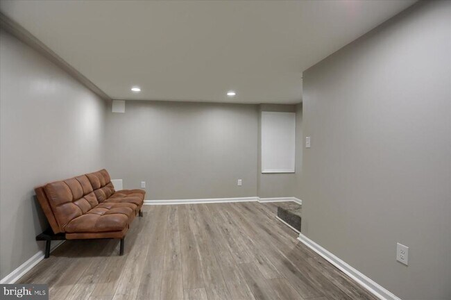 Building Photo - 1207 Anglesea St