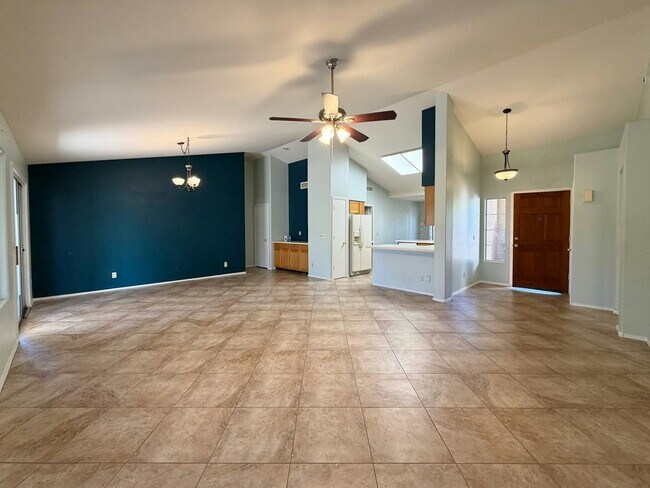 Building Photo - 4207 E Juanita Ave