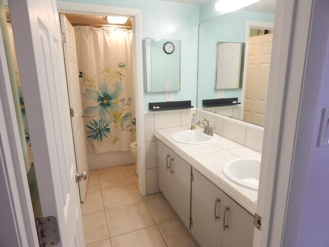 Building Photo - 904 Brightwood Manor Dr