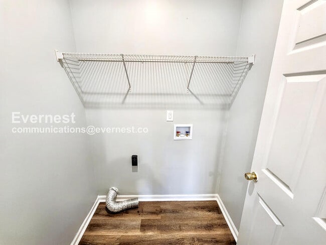 Building Photo - 476 Dove Way