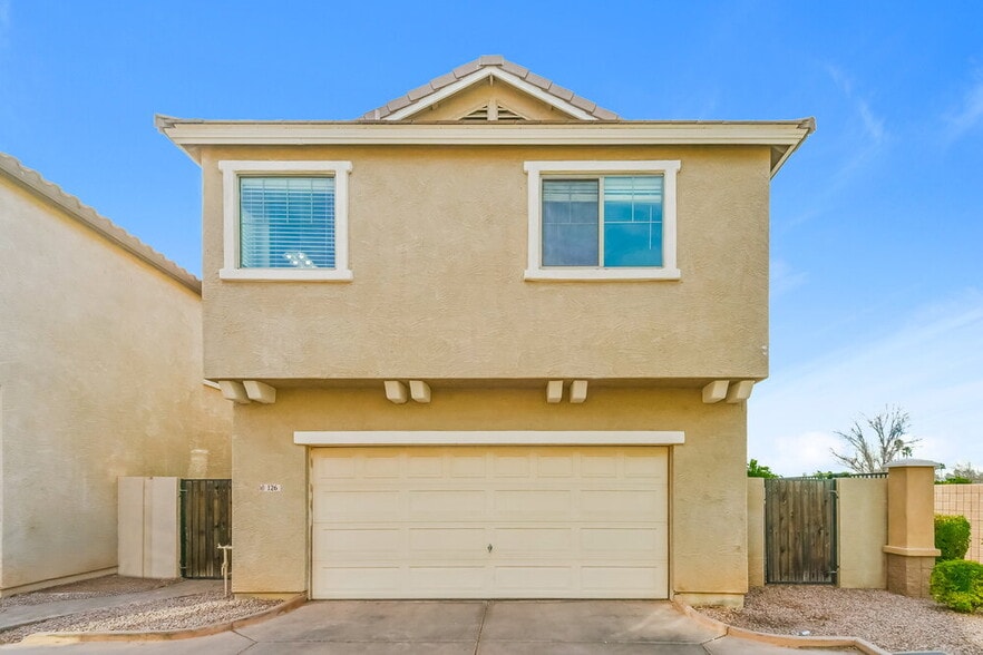 Building Photo - 126 E Catclaw St