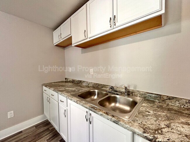 Building Photo - 2825 Sanford St