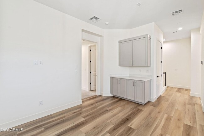 Building Photo - 1 Easy St