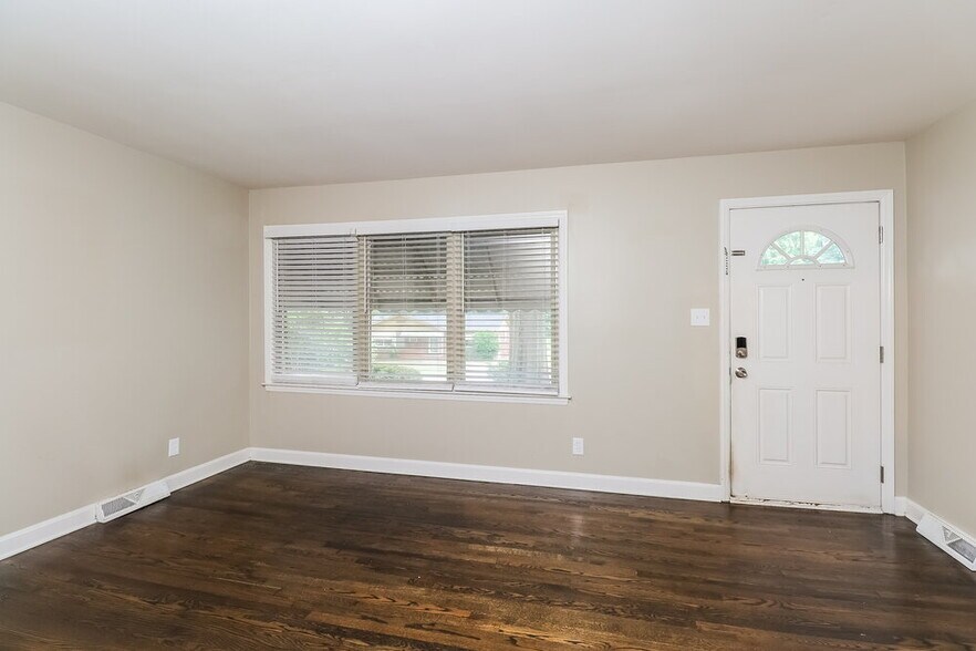 Building Photo - 3924 Broadview Dr