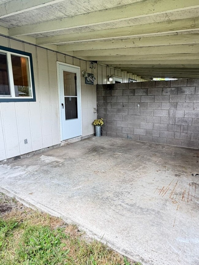 Building Photo - Newly Remodeled 2 Bedroom with Fenced yard!