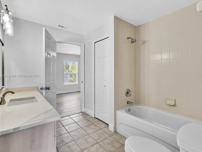 Building Photo - 2022 NW 9th Terrace