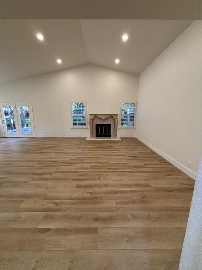 Building Photo - 34 Alvares Ct