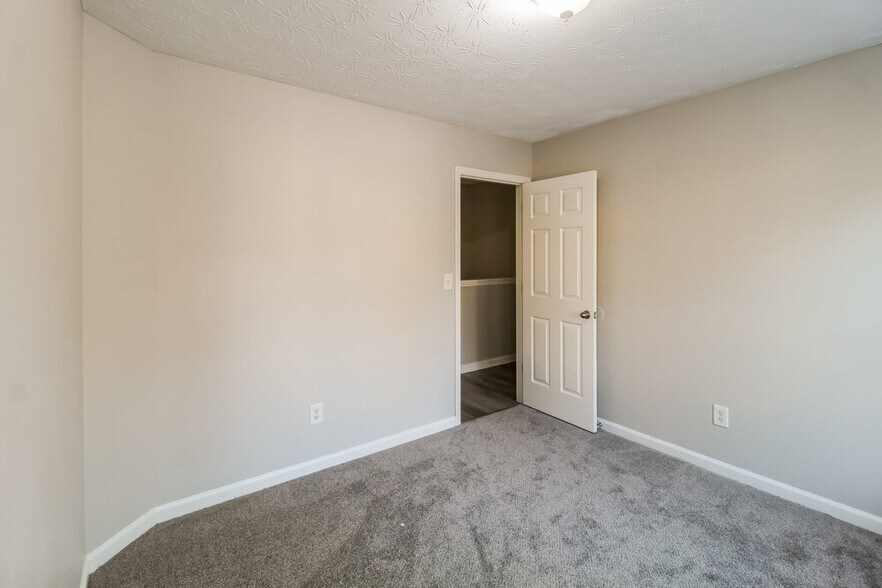 Building Photo - 87 Belmont Park Dr
