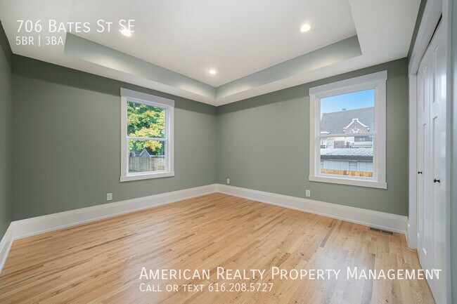 Building Photo - 706 Bates St SE