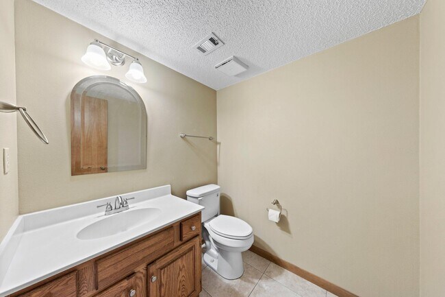 Building Photo - 406 Bally Way