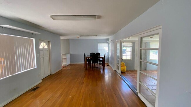 Building Photo - 1423 McCoy Rd