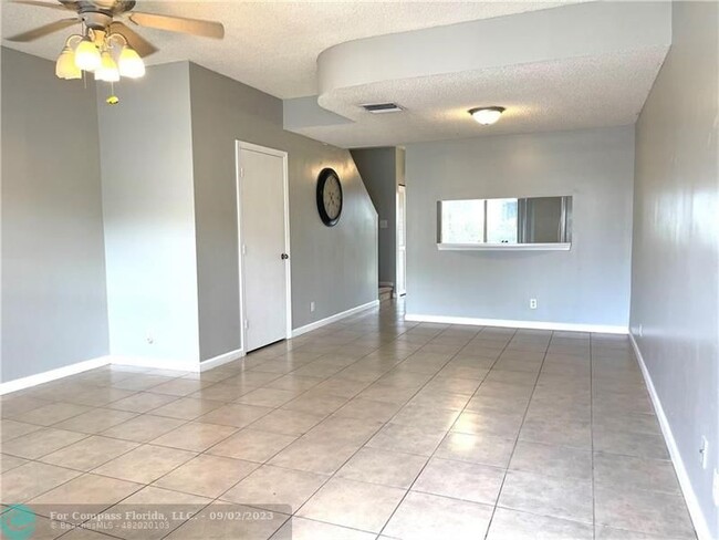 Building Photo - 9866 NW 57th Manor