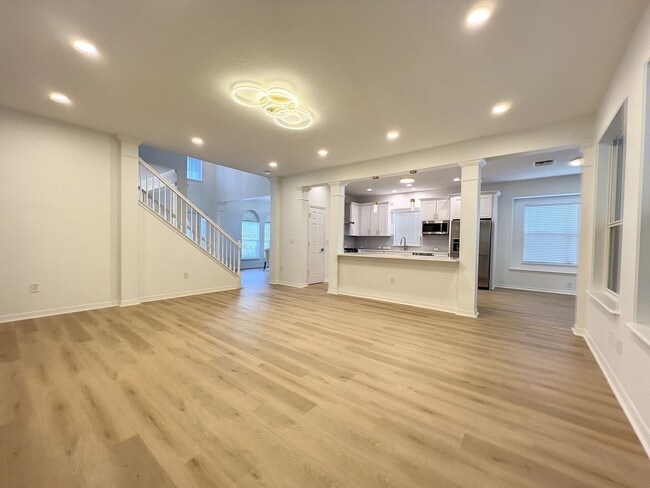 Building Photo - Beautifully Renovated Home in Tampa Palms ...