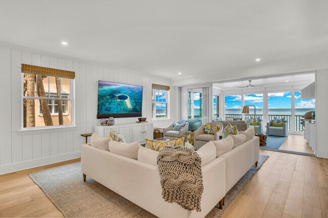 Building Photo - 807 Harborshore Dr