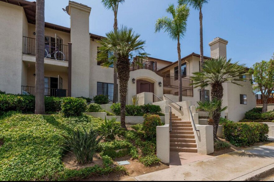 Building Photo - 2828 Famosa Blvd