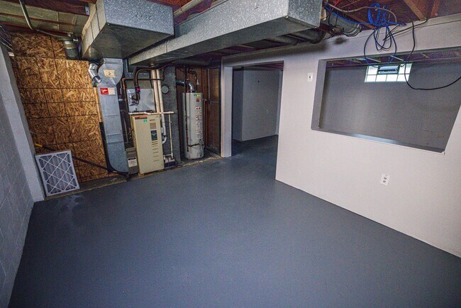 Building Photo - 306 W Crawford Ave