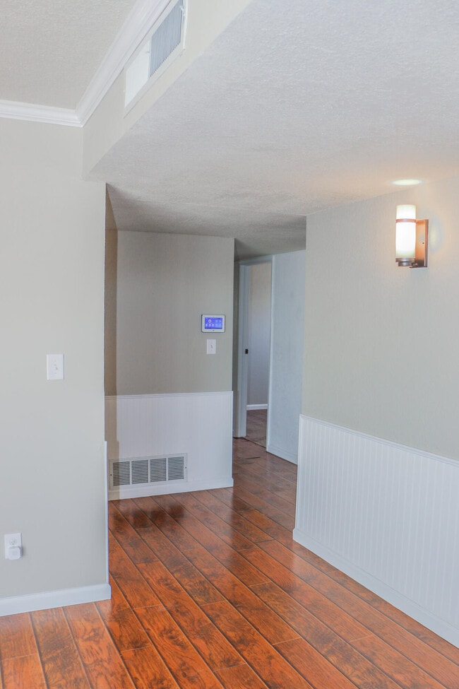 Building Photo - 816 Marimba Dr