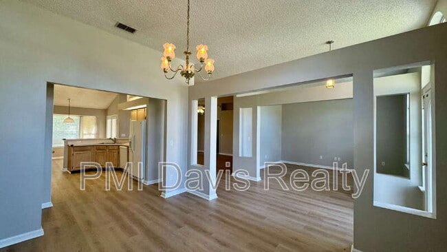 Building Photo - 9092 Camshire Dr