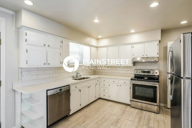 Building Photo - 4 Bedroom Pet-Friendly Home in NASHVILLE, TN with Main Street Renewal