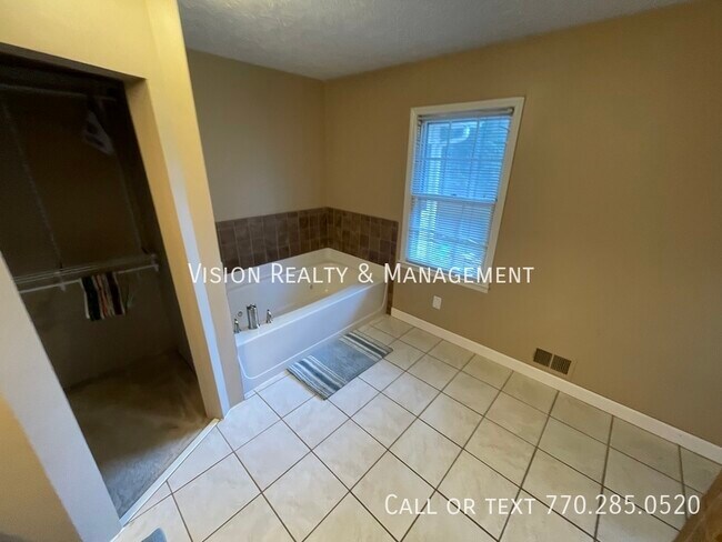 Building Photo - 117 Bascomb Dr