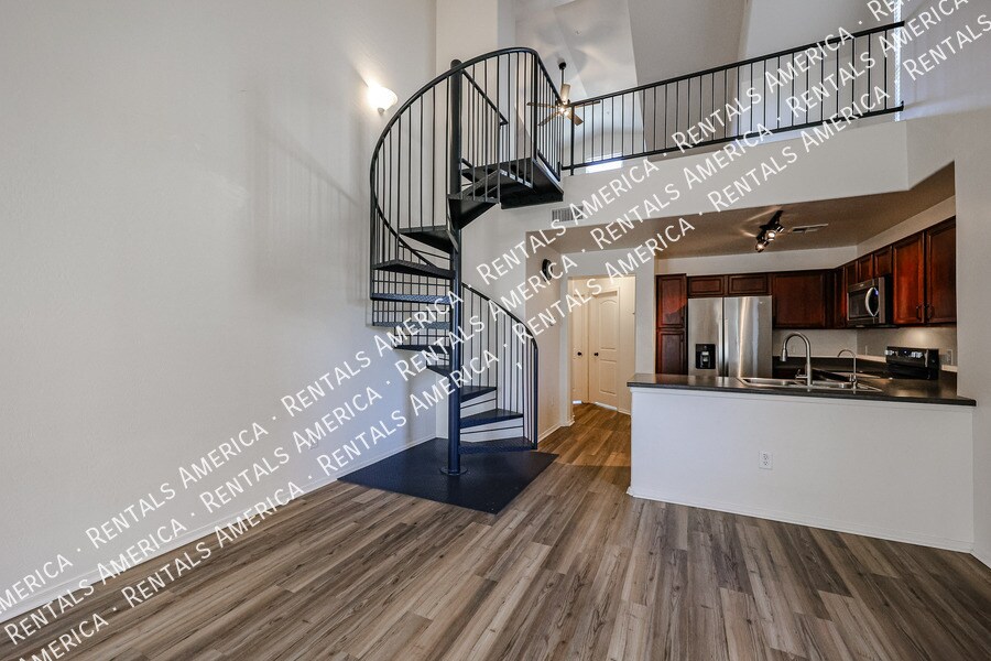 Building Photo - 4057 E Windsor Dr