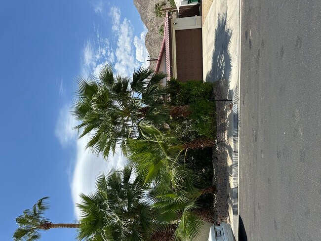 Building Photo - 54445 Avenida Alvarado