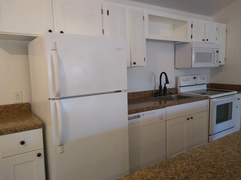 Building Photo - 1654 Skyline Dr