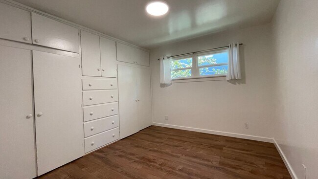 Building Photo - Large 6- Bedroom, 3-Bathroom home in San Luis Obispo