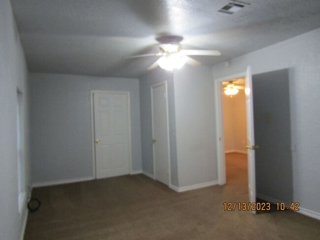 Building Photo - Close to shopping, Comanche hospital and Cameron University