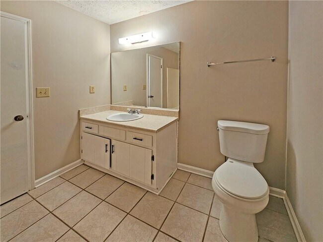 Building Photo - 2752 Northwood Ct