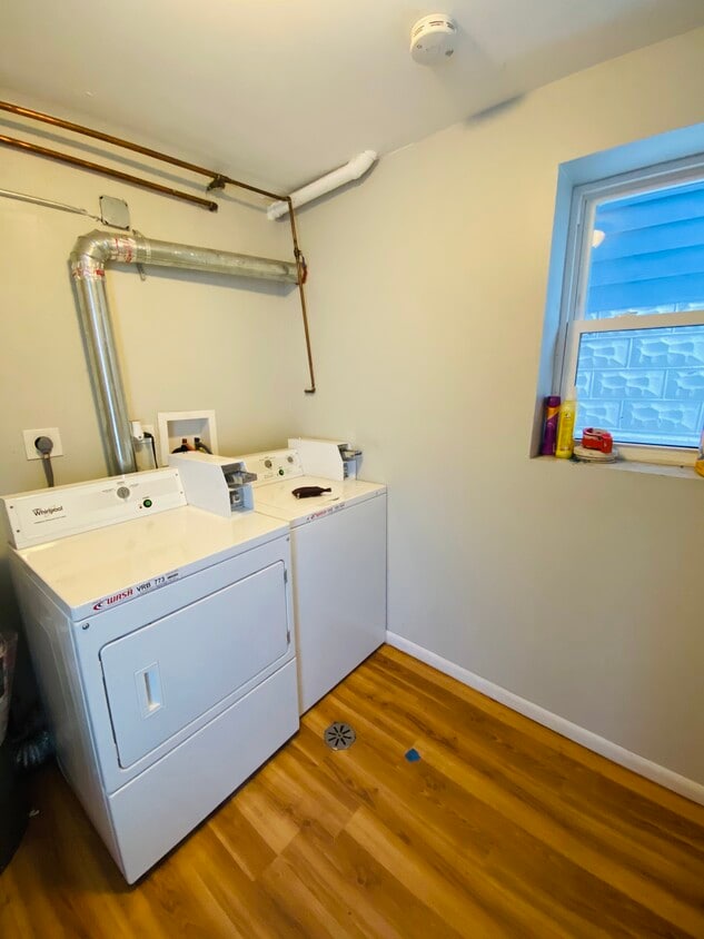 Laundry Facility - 3604 W Diversey Ave