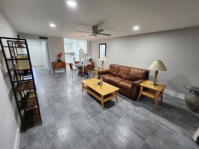 Building Photo - 8452 SE Croft Cir