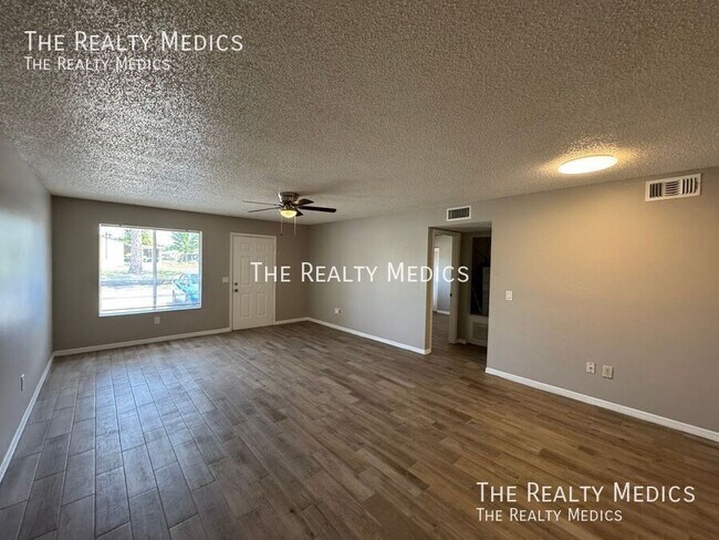 Building Photo - 836 W Rosewood Ln