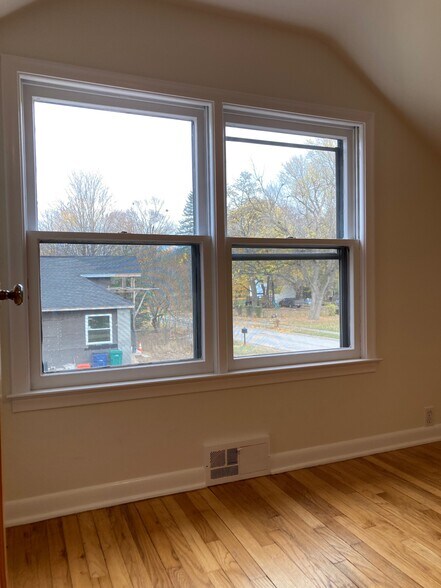 Building Photo - 3097 Lincolnview St